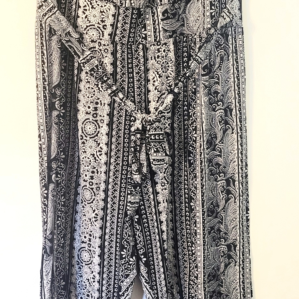 Hot kiss Black and white pattern Strapless ruffle, long pants romper, size large